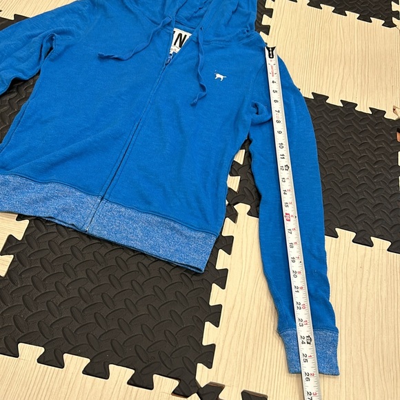 Pink Victoria’s Secret zip up in color, blue size extra small - Picture 4 of 8